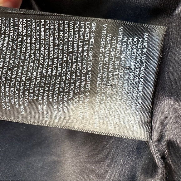 North Face Women's Black Puffer - Picture 4 of 4